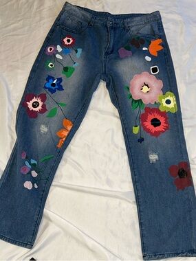 Women’s Blue Floral Appliqué Jeans